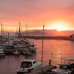 Destino Overlooking The Venetian Port Of Chania شقة