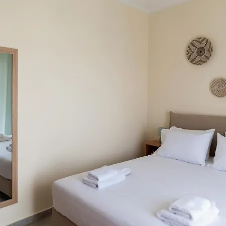 Destino Overlooking The Venetian Port Of Chania * Ханья