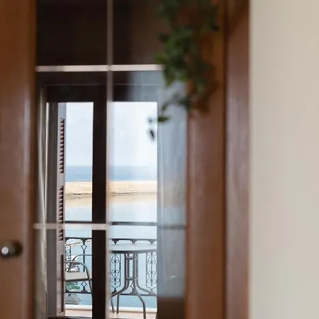 Destino Overlooking The Venetian Port Of Chania Apartment