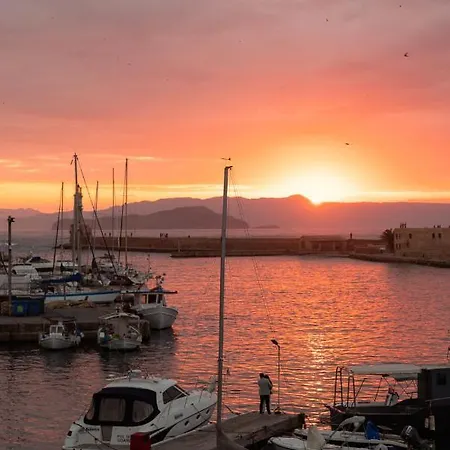 Апартаменты Destino Overlooking The Venetian Port Of Chania *