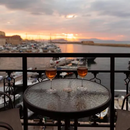 Apartmán Destino Overlooking The Venetian Port Of Chania *