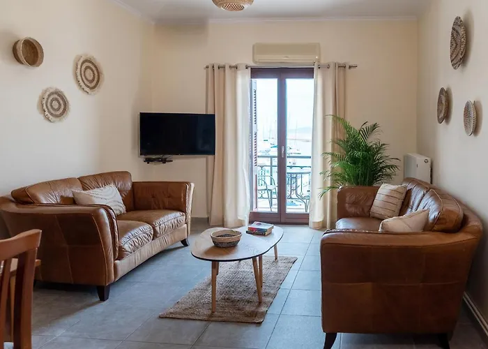 Appartement Destino Overlooking The Venetian Port Of Chania