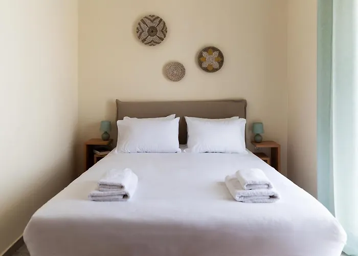 Destino Overlooking The Venetian Port Of Chania Apartment