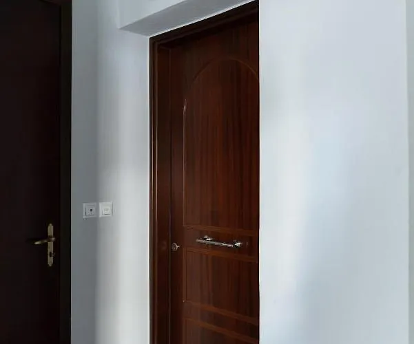 Destino Overlooking The Venetian Port Of Chania