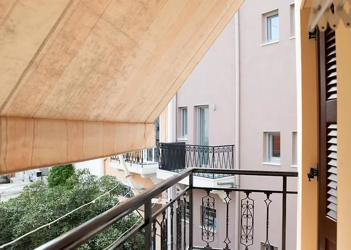 Destino Overlooking The Venetian Port Of Chania Apartment *