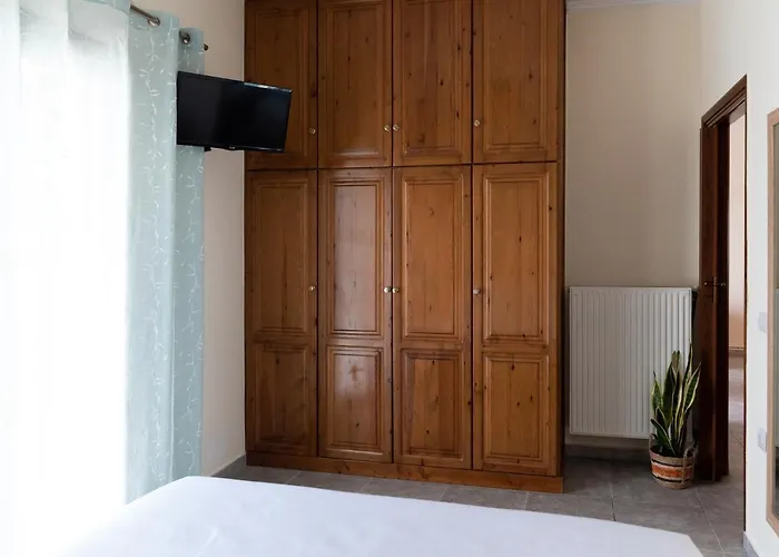 Destino Overlooking The Venetian Port Of Chania * La Canea