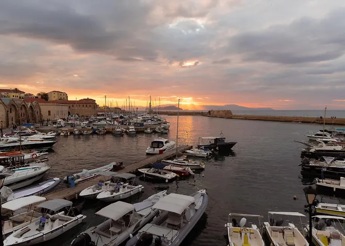 Appartement Destino Overlooking The Venetian Port Of Chania *