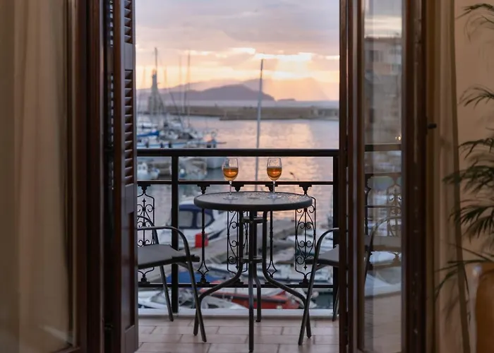 Destino Overlooking The Venetian Port Of Chania * La Canée