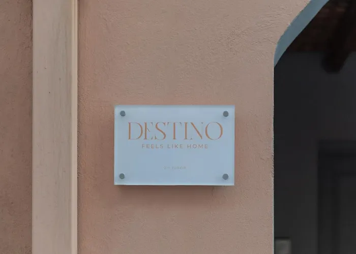 Appartement Destino Overlooking The Venetian Port Of Chania *