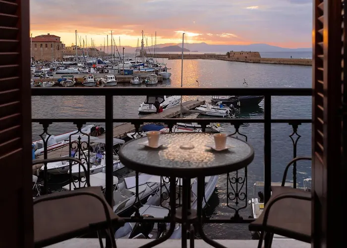 Apartment Destino Overlooking The Venetian Port Of Chania *