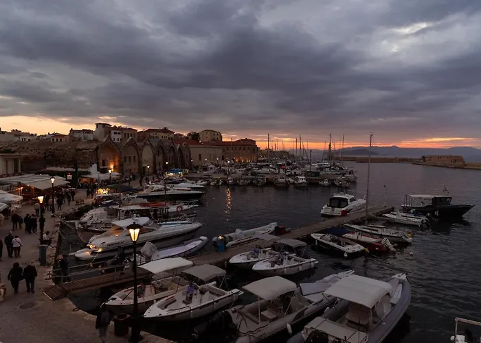 Apartment Destino Overlooking The Venetian Port Of Chania *