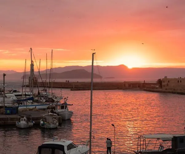 Apartment Destino Overlooking The Venetian Port Of Chania *