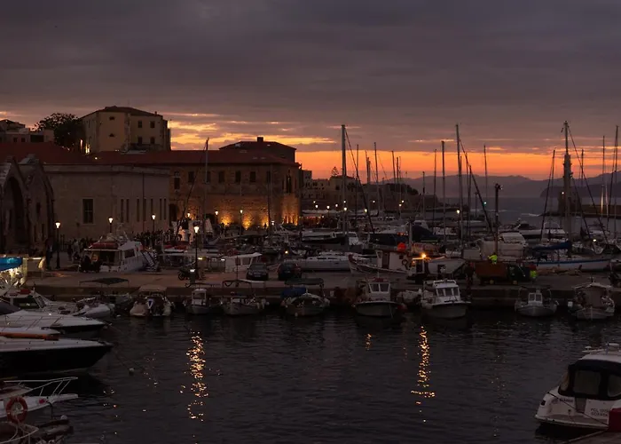 Destino Overlooking The Venetian Port Of Chania Appartement