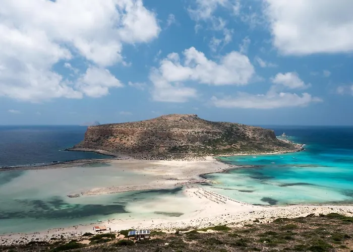 Appartement Destino Overlooking The Venetian Port Of Chania *