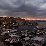 Lägenhet Destino Overlooking The Venetian Port Of Chania *