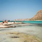 Апартаменти Destino Overlooking The Venetian Port Of Chania *